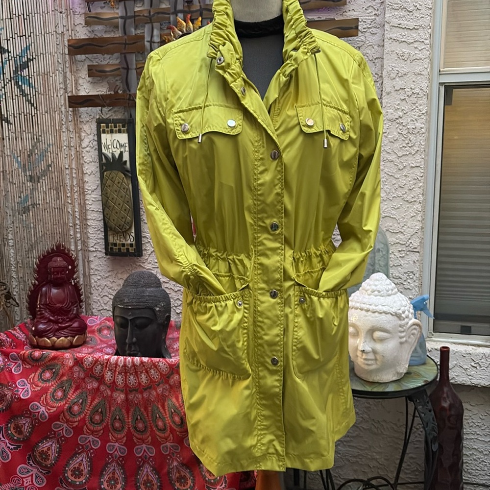 💫💚💫ALFINI YELLOW-N-GREEN WINDBREAKER STYLE JACKET💫💚💫